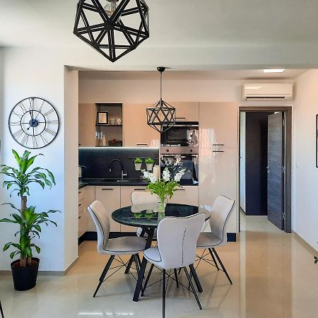 Enjoy Pula - New Apt With Terrace And Free Parking Garage 외부 사진