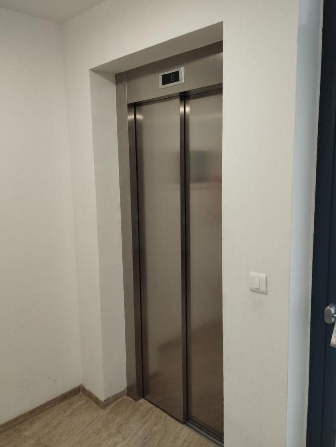 Enjoy Pula - New Apt With Terrace And Free Parking Garage 외부 사진