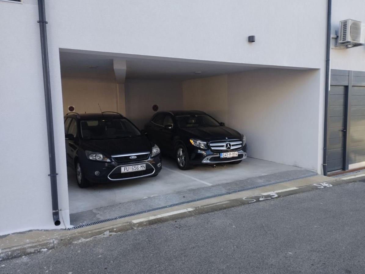Enjoy Pula - New Apt With Terrace And Free Parking Garage 외부 사진