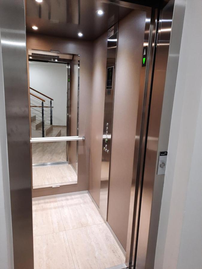 Enjoy Pula - New Apt With Terrace And Free Parking Garage 외부 사진