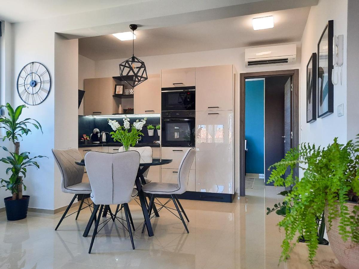 Enjoy Pula - New Apt With Terrace And Free Parking Garage 외부 사진