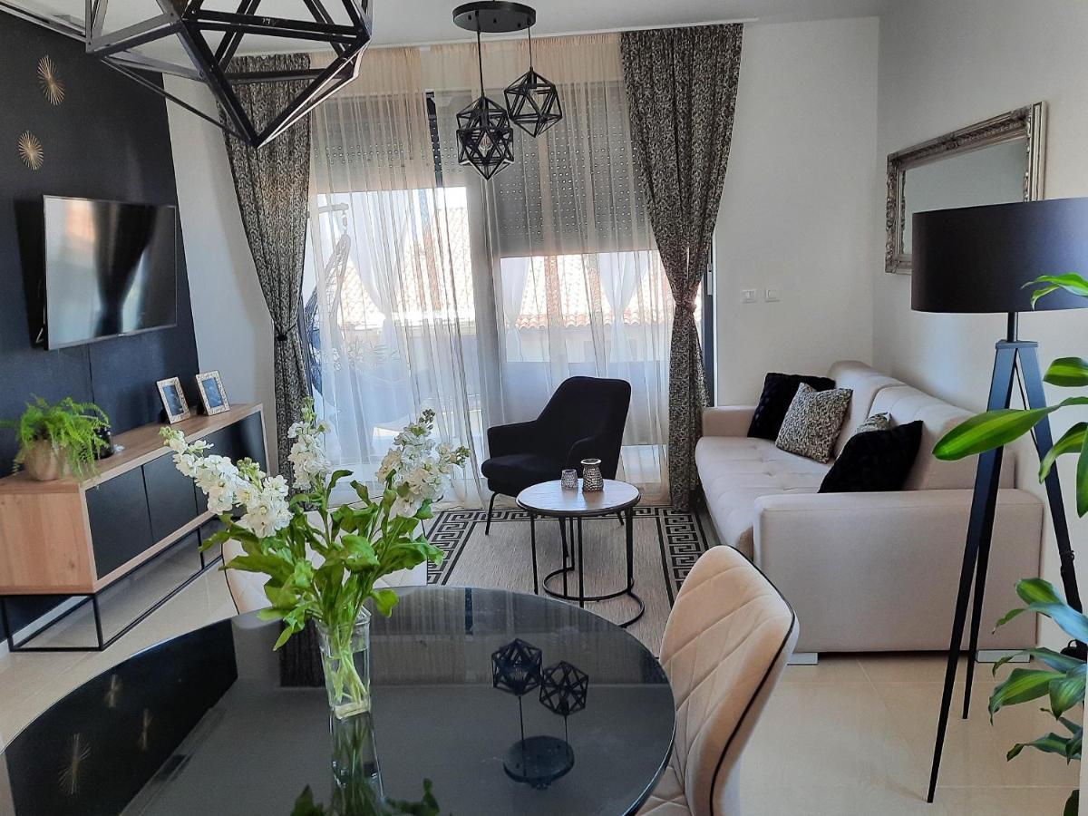 Enjoy Pula - New Apt With Terrace And Free Parking Garage 외부 사진