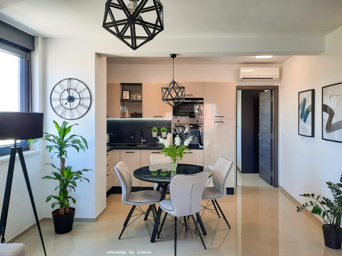 Enjoy Pula - New Apt With Terrace And Free Parking Garage 외부 사진