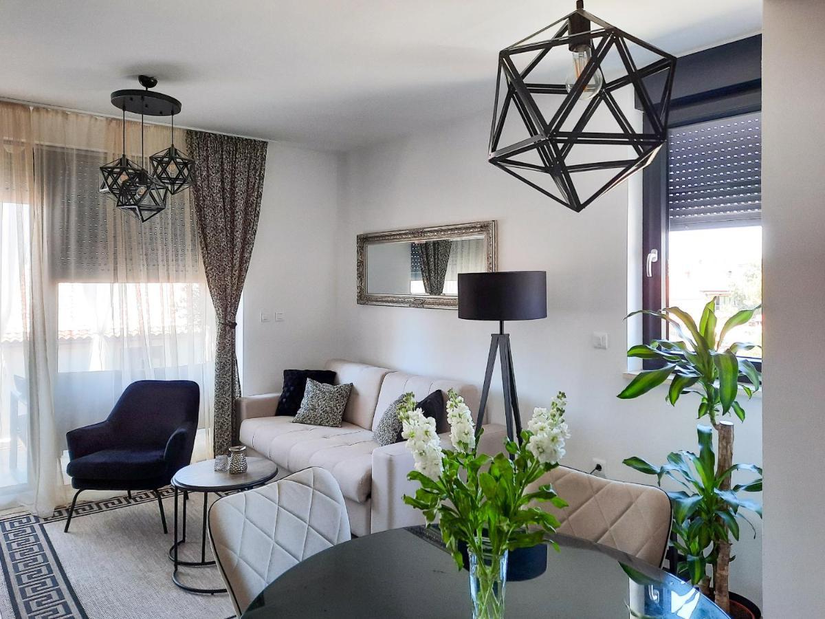 Enjoy Pula - New Apt With Terrace And Free Parking Garage 외부 사진