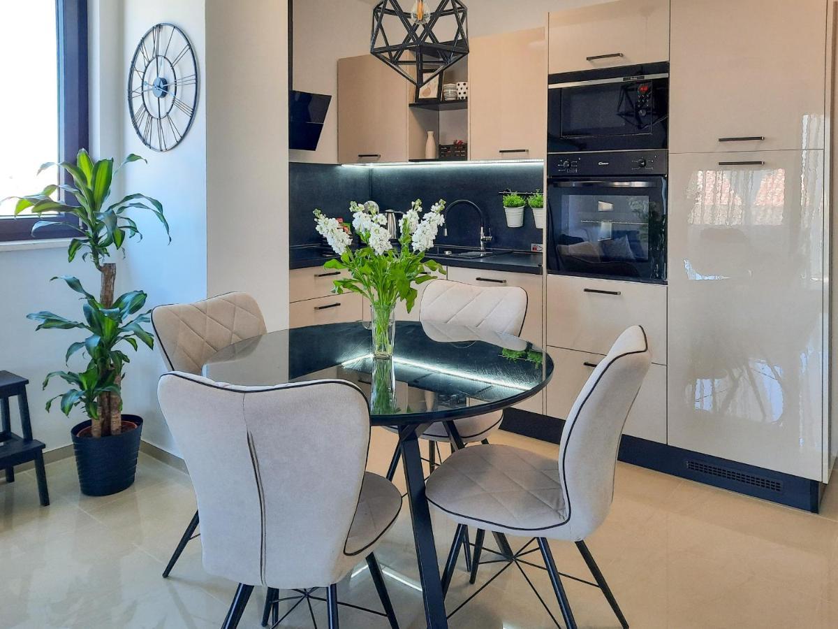 Enjoy Pula - New Apt With Terrace And Free Parking Garage 외부 사진